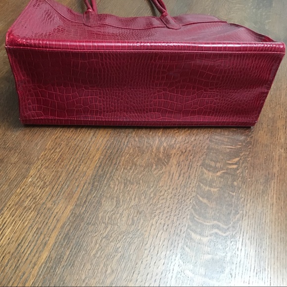 Elizabeth Arden | Large Red Bag - Picture 5 of 8